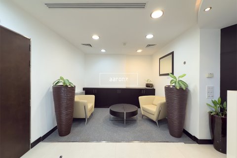 Office in Jumeirah Lake Towers, Dubai, UAE 186.1 sq.m. № 634189 - photo 10