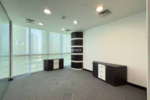 Office in Jumeirah Lake Towers, Dubai, UAE 186.1 sq.m. № 634189 - photo 9