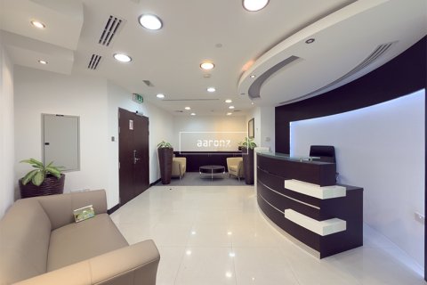 Office in Jumeirah Lake Towers, Dubai, UAE 186.1 sq.m. № 634189 - photo 17
