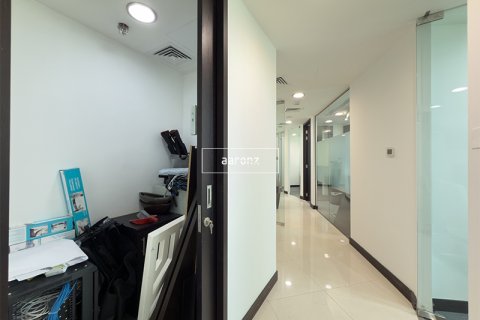 Office in Jumeirah Lake Towers, Dubai, UAE 186.1 sq.m. № 634189 - photo 13