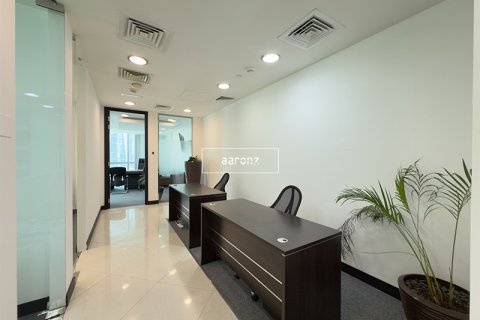 Office in Jumeirah Lake Towers, Dubai, UAE 186.1 sq.m. № 634189 - photo 7