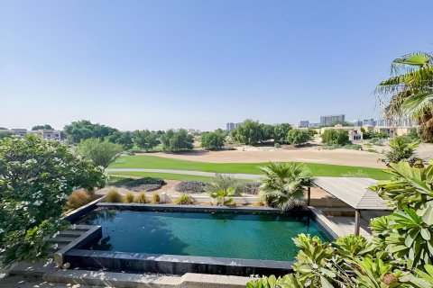 Villa para arrendamento em Dubai Sports City, Dubai, EAU 5 quartos, 446 m2 № 642120 - foto 1