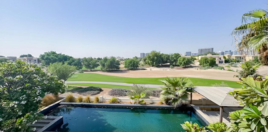 ویلا در Dubai Sports City، Dubai ، امارات متحده عربی 5 خوابه ، 446 متر مربع. شماره 642120