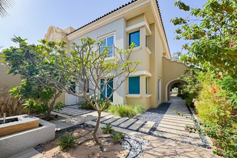 Villa para arrendamento em Dubai Sports City, Dubai, EAU 5 quartos, 446 m2 № 642120 - foto 2