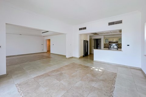 Villa para arrendamento em Dubai Sports City, Dubai, EAU 5 quartos, 446 m2 № 642120 - foto 3