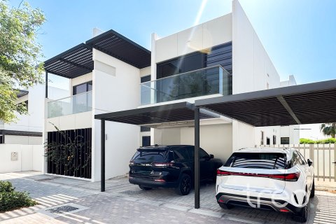 Kaupunkipientalo Dubai, Arabiemiraatit 6 makuuhuonetta, 392.61 m2 № 733598