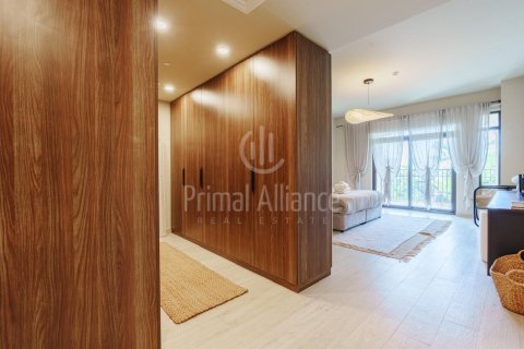 Apartament në Umm Suqeim, Dubai, Emiratet e Bashkuara Arabe 4 dhoma gjumi, 274.44 m2. № 647601 - Foto 16