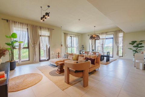 Apartament në Umm Suqeim, Dubai, Emiratet e Bashkuara Arabe 4 dhoma gjumi, 274.44 m2. № 647601 - Foto 2