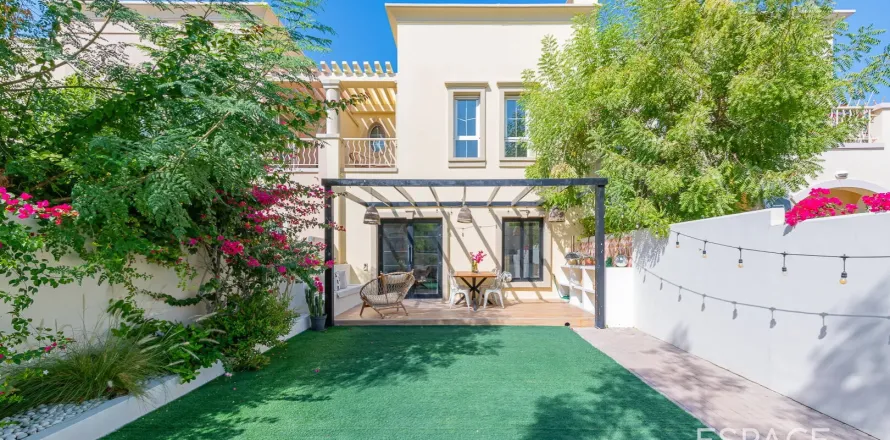 Villa i The Springs, Dubai, UAE 2 soveværelser, 153 kvm № 661346