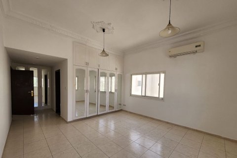 Vila v Al Heerah, Sharjah, SAE 4 spálne, 450.58 m2 č. 749906 - Fotografia 17