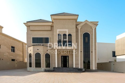 Vila v Nadd Al Sheba, Dubai, SAE 5 ložnice, 557 m² Č.: 684334 - fotografie 2