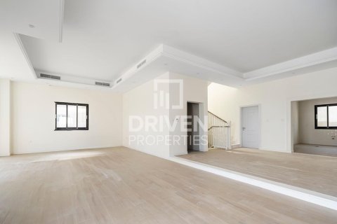 Vila v Nadd Al Sheba, Dubai, SAE 5 ložnice, 557 m² Č.: 684334 - fotografie 6