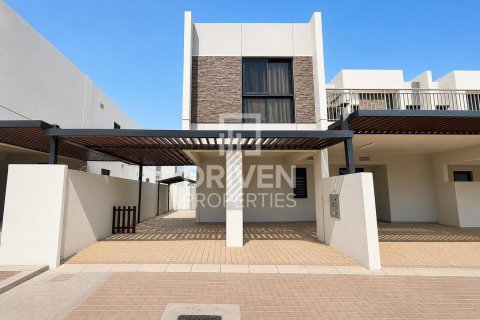 Adosado en alquiler en Dubai, EAU 3 dormitorios, 174.84 m2 № 768209 - foto 1