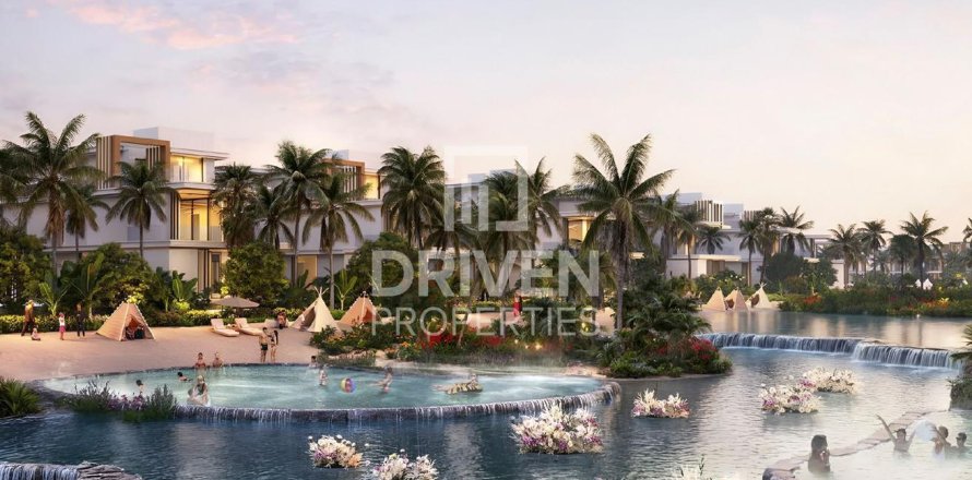 Townhouse in Dubai, UAE 5 bedrooms, 219.62 sq.m. № 742742