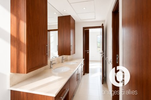 Снять в аренду квартиру в Даунтаун Дубай (Даунтаун Бурдж Дубай), ОАЭ 3 спальни, 221м2, № 723198 - фото 7