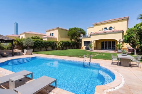 Villa in Jumeirah Islands, Dubai, UAE 4 bedrooms, 802 sq.m. № 734355