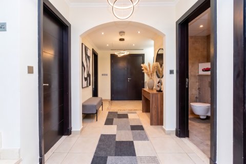 Villa in Jumeirah Islands, Dubai, UAE 4 bedrooms, 802 sq.m. № 734355 - photo 3