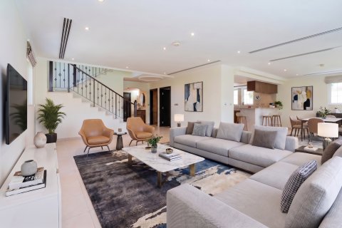 Villa in Jumeirah Islands, Dubai, UAE 4 bedrooms, 802 sq.m. № 734355 - photo 2