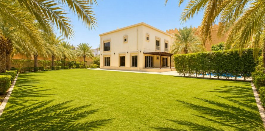Vilë në Al Barsha, Dubai, Emiratet e Bashkuara Arabe 4 dhoma gjumi, 1849.9 m2. № 714931
