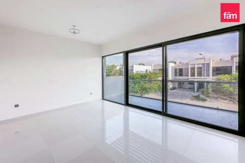 Vilë në Dubai, Emiratet e Bashkuara Arabe 6 dhoma gjumi, 600.6 m2. № 714930 - Foto 2