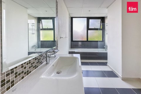 Vilë në Dubai, Emiratet e Bashkuara Arabe 6 dhoma gjumi, 600.6 m2. № 714930 - Foto 16