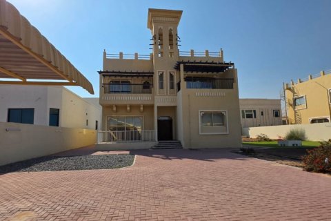 Vila u Ras Al Khaimah, UAE 4 spavaćih soba, 929 m2 Br. 735058 - fotografija 1