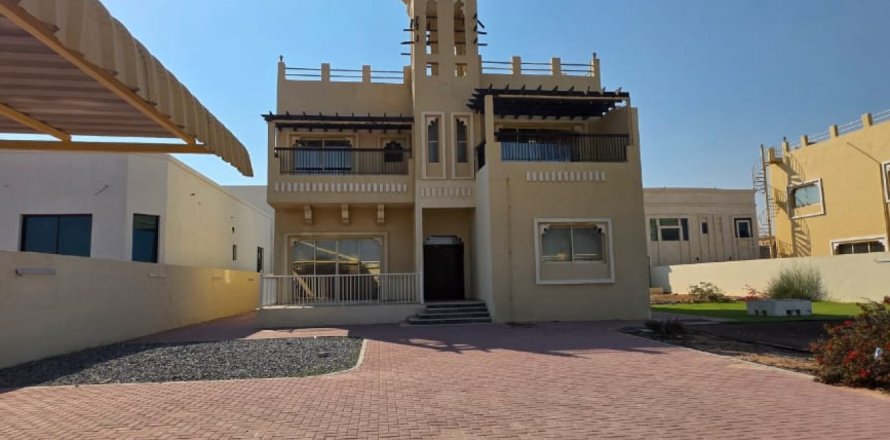 Vila u Ras Al Khaimah, UAE 929 m2, 4 spavaćih soba Br. 735058