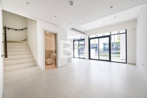 Casa urbana para arrendamento em Arabian Ranches 3, Dubai, EAU 3 quartos, 201 m2 № 643814 - foto 1