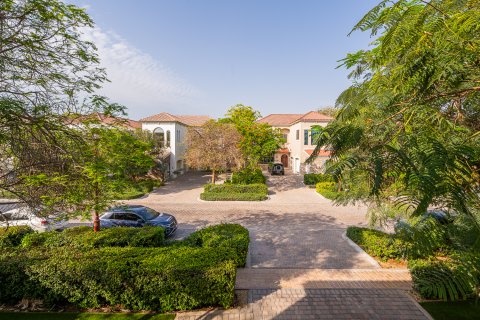 Vila di Jumeirah Golf Estates, Dubai, UAE 5 bilik tidur, 779.1 meter persegi № 750472 - foto 19