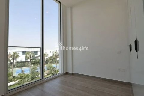 Villa te huur in Dubai, VAE 4 slaapkamers, 180 vr.m., nr 726065 - foto 11