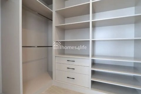 Villa te huur in Dubai, VAE 4 slaapkamers, 180 vr.m., nr 726065 - foto 17