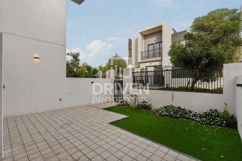 Casa urbana para venda em Dubai Land, Dubai, EAU 3 quartos, 161.84 m2 № 742542 - foto 13
