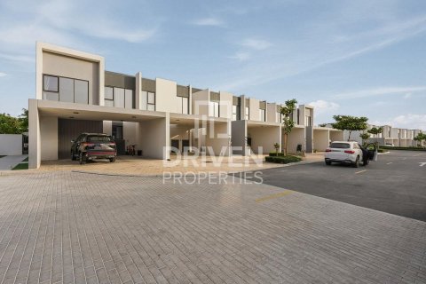 Casa urbana para venda em Dubai Land, Dubai, EAU 3 quartos, 161.84 m2 № 742542 - foto 20