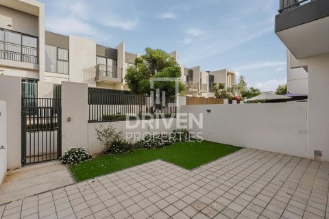 Casa urbana para venda em Dubai Land, Dubai, EAU 3 quartos, 161.84 m2 № 742542 - foto 14