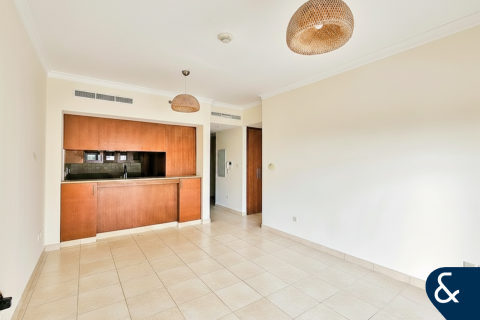 Lägenhet till försäljning i The Views, Dubai, UAE 1 sovrum, 72 kvm Nr. 698429 - fotografi 2