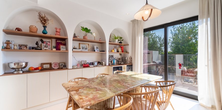 Kaupunkipientalo Tilal Al Ghaf, Dubai, Arabiemiraatit 3 makuuhuonetta, 199 m2 № 696202