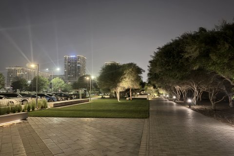 Lägenhet till försäljning i Dubai, UAE 2 sovrum, 110 kvm Nr. 696203 - fotografi 10