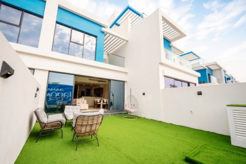 Villa in Golf City, Dubai, VAE 3 slaapkamers, 144 vr.m. nr 696204