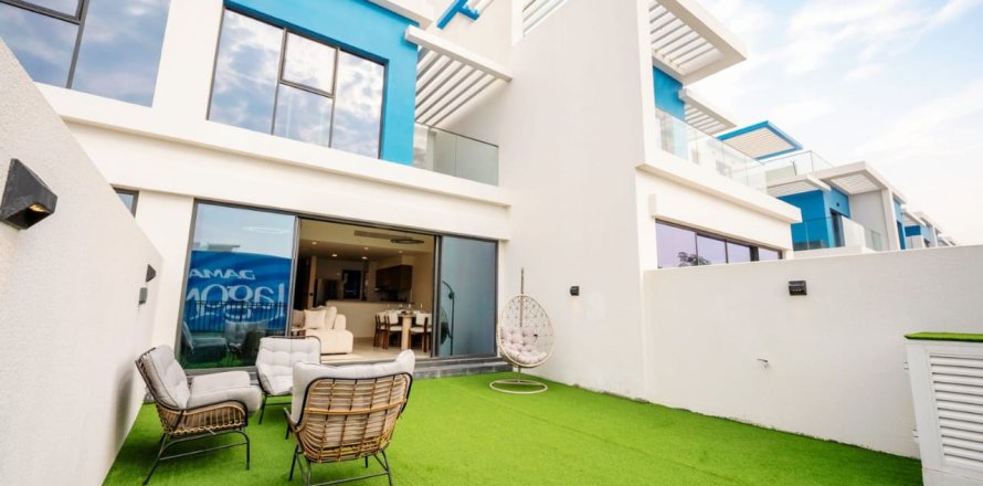 Villa in Golf City, Dubai, VAE 3 slaapkamers, 144 vr.m. nr 696204