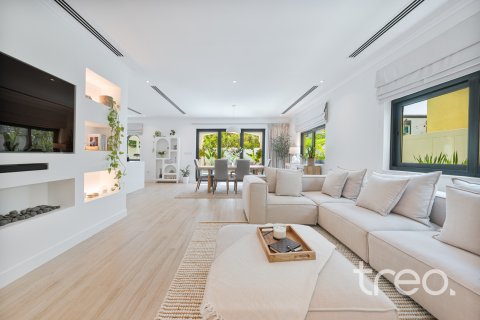 Villa à vendre à  Jumeirah Park, Dubai, EAU 4 chambres, 327.67 m2 № 733090 - photo 2