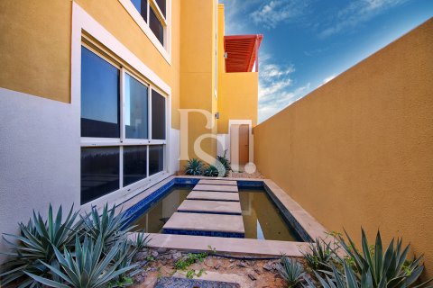 خانه شهری در Al Raha Gardens، Abu Dhabi ، امارات متحده عربی 3 خوابه ، 200 متر مربع.  شماره 717308