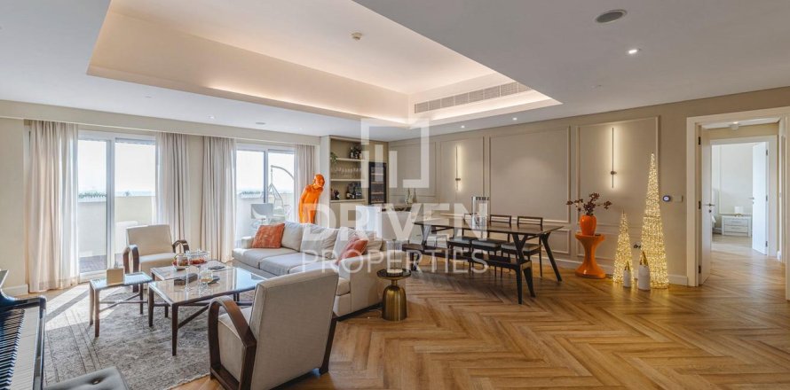 Huoneisto Jumeirah Golf Estates, Dubai, Arabiemiraatit 4 makuuhuonetta, 217 m2 № 682635