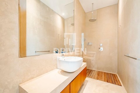 Vila v Jumeirah, Dubai, SAE 5 spální, 683 m2 č. 682637 - Fotografia 17