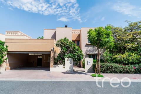 Villa asukohaga Meadows, Dubai, AÜE: 5 magamistoaga, 353.5 m² Nr 733084