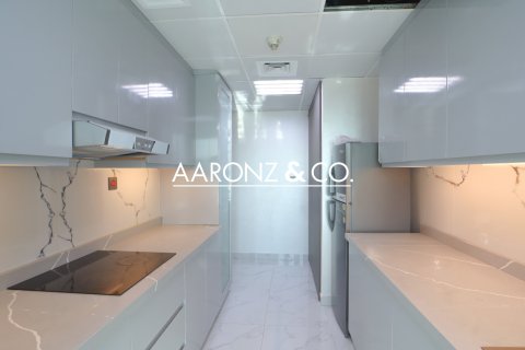 Apartemen di Jumeirah Lake Towers, Dubai, UEA 1 kamar tidur, 91 m2 nomor 670451 - foto 12