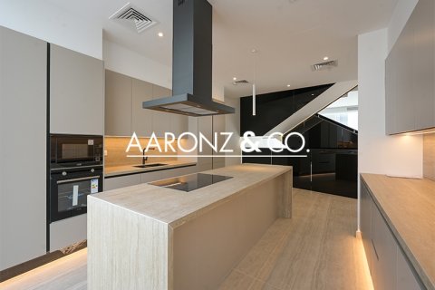 Vila v Al Barari, Dubai, SAE 4 ložnice, 459 m² Č.: 670455 - fotografie 9