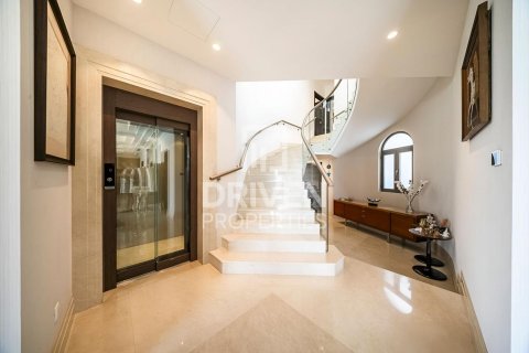 Vila v Palm Jumeirah, Dubai, SAE 6 spální, 910 m2 č. 653165 - Fotografia 17