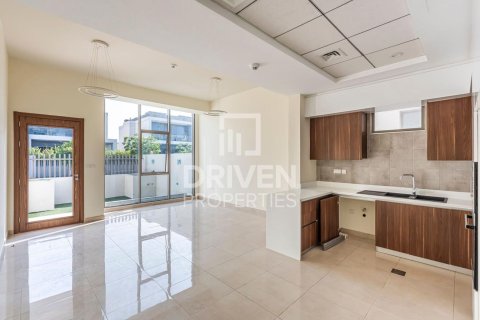 Villa te huur in Al Furjan, Dubai, VAE 4 slaapkamers, 152 vr.m., nr 655147 - foto 4