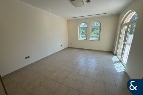 Villa te huur in Jumeirah Park, Dubai, VAE 5 slaapkamers, 750 vr.m., nr 688839 - foto 5