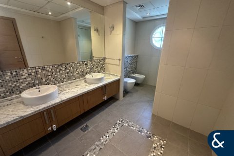 Vila v Jumeirah Park, Dubai, SAE 5 spální, 750 m2 č. 688839 - Fotografia 12